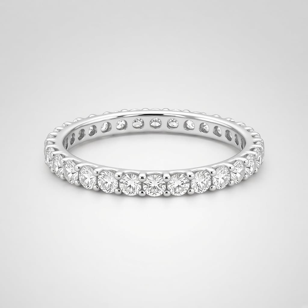 Bague sertie d’un tour de pierres