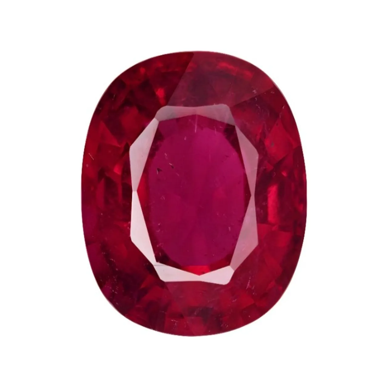 Tourmaline rubellite ovale, rouge rose, sur fond blanc